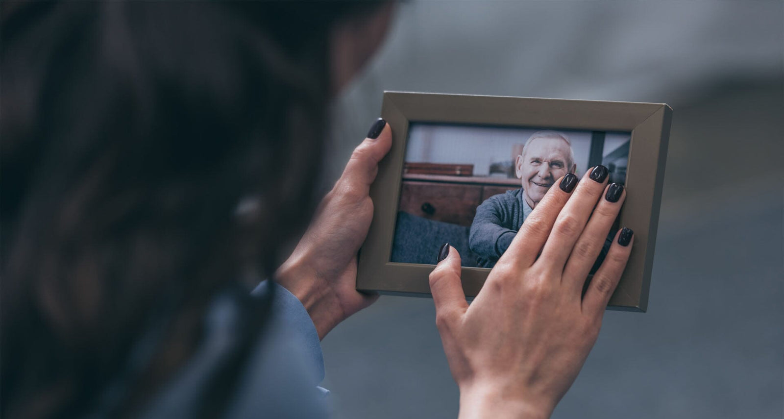 How to Offer Comfort to Someone Who Has Just Lost a Loved One